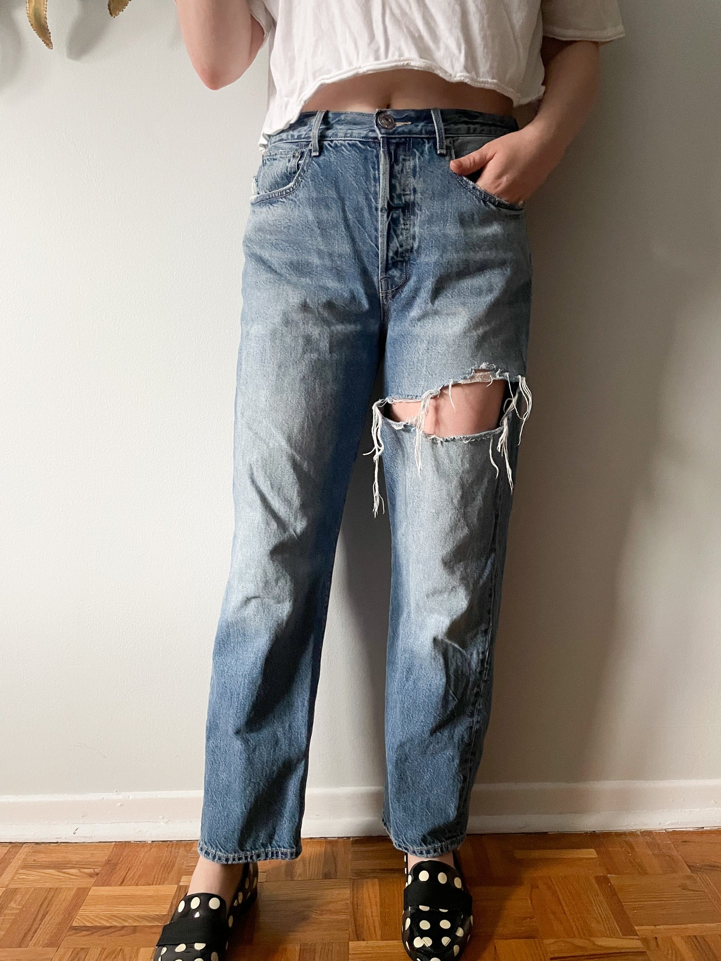 American Eagle Light Wash Barrel Leg Distressed 90's Boyfriend