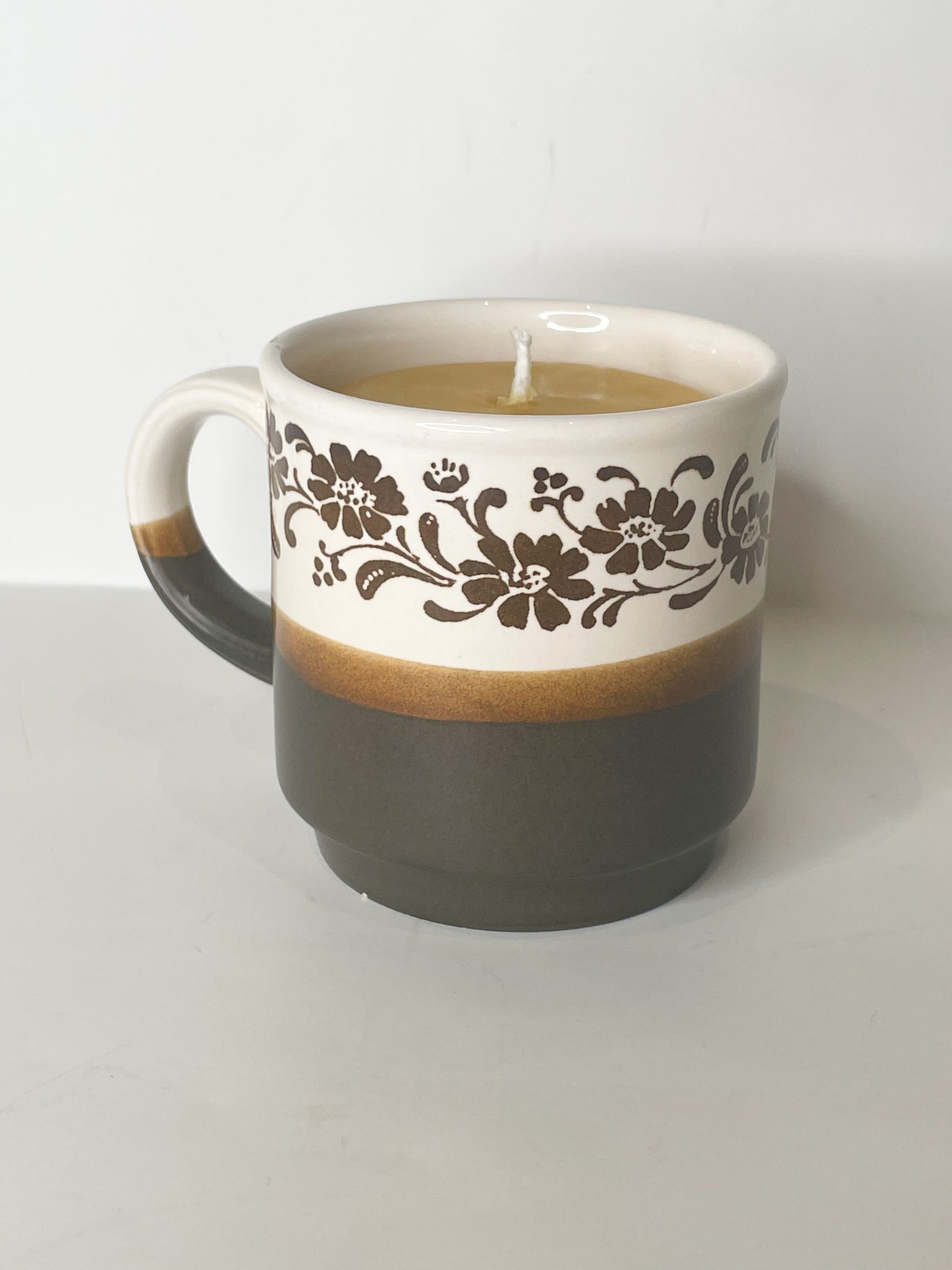 Biltons Brown Floral 100% Beeswax Upcycled Mug Candle - Clarity Floral Citrus Scent