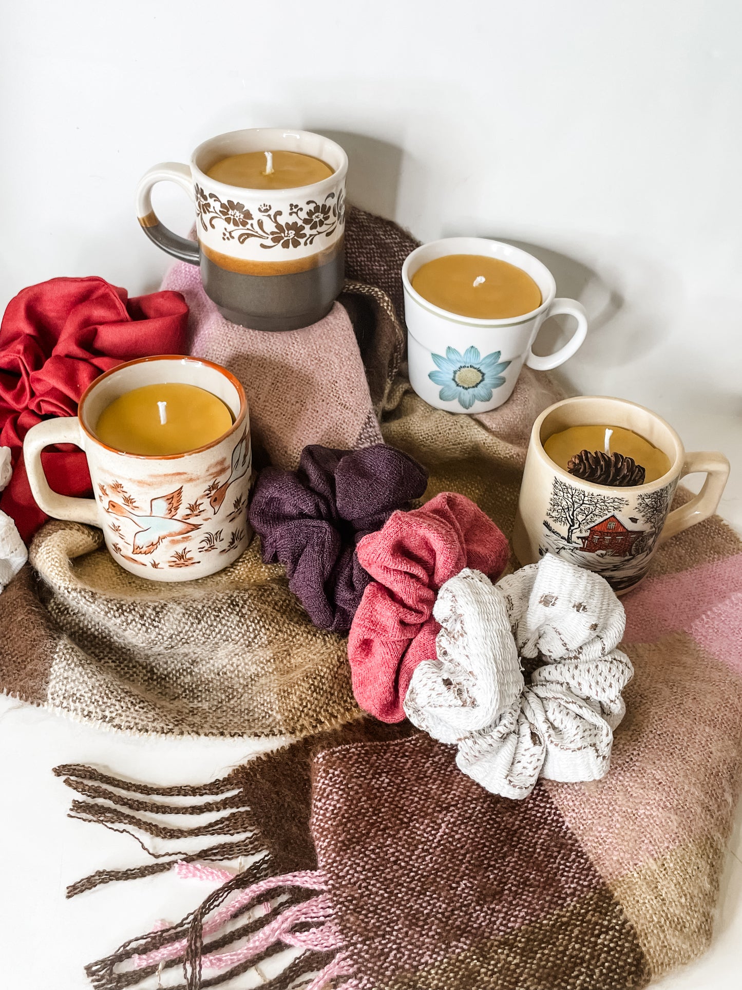 Biltons Brown Floral 100% Beeswax Upcycled Mug Candle - Clarity Floral Citrus Scent