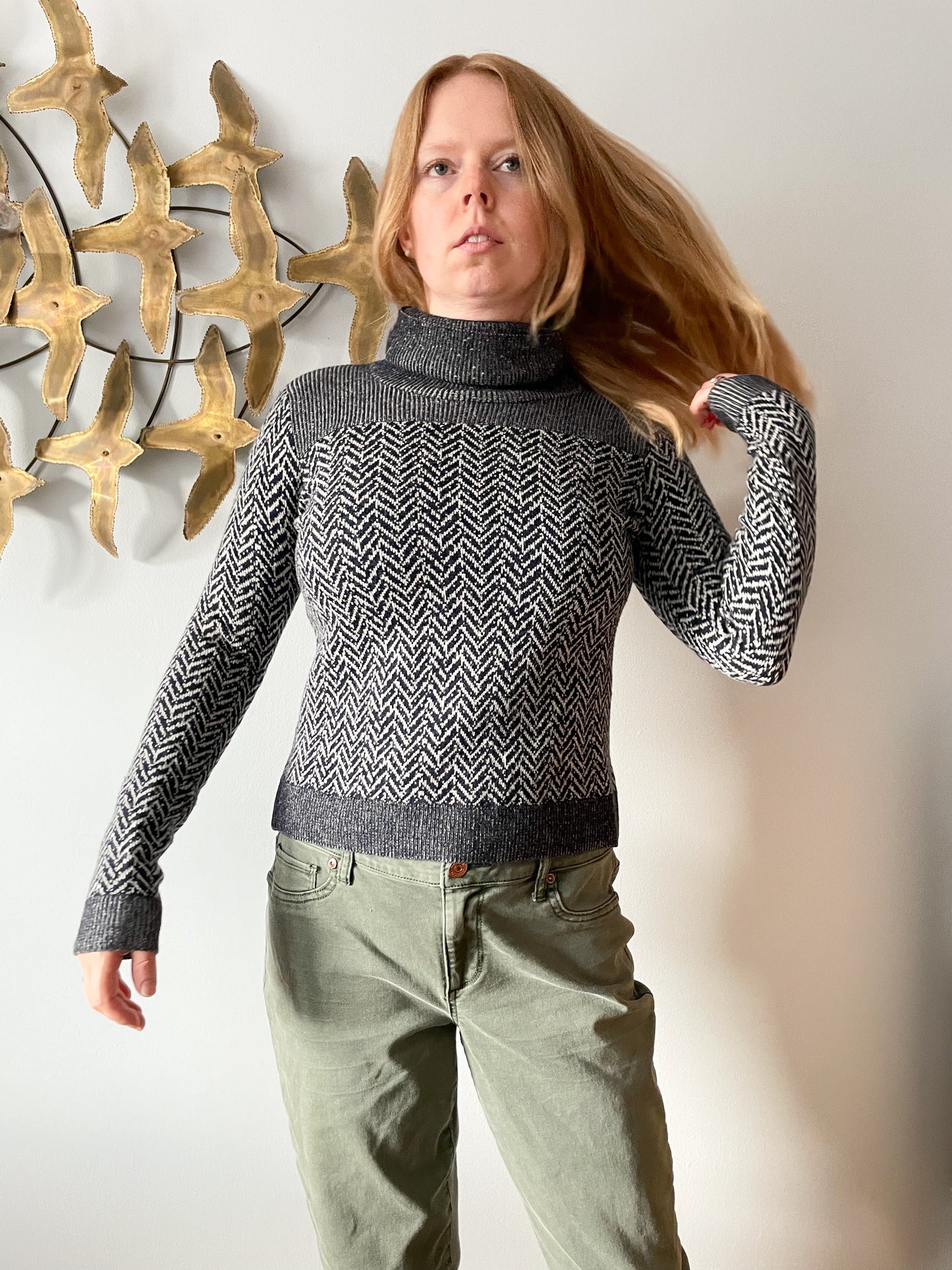 Theory Navy Herringbone Turtleneck Split Hem 100% Wool Sweater - Small