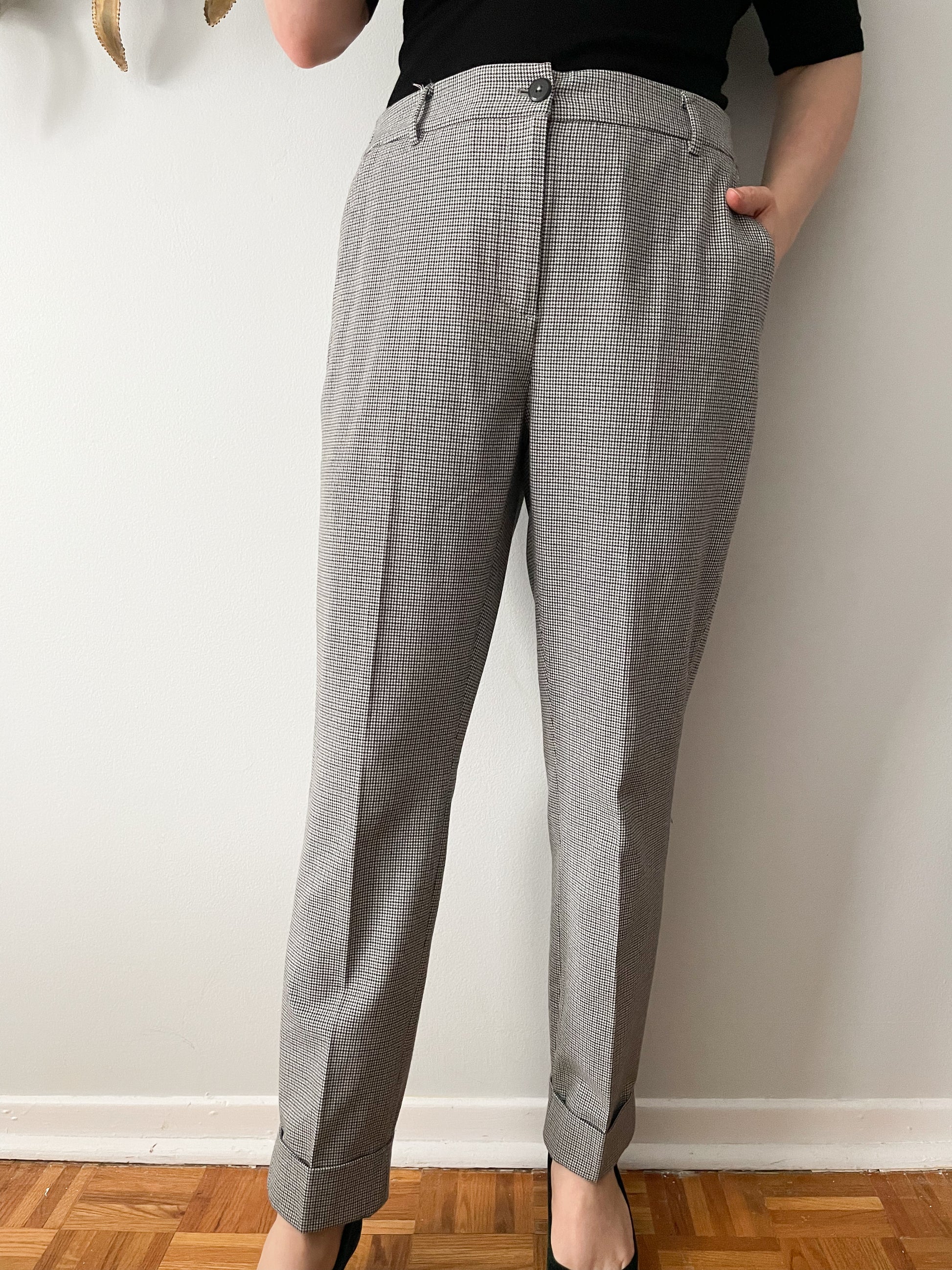 RW & Co. Suiting Black Micro Houndstooth Straight Leg Cuffed Trouser P – Le  Prix Fashion & Consulting