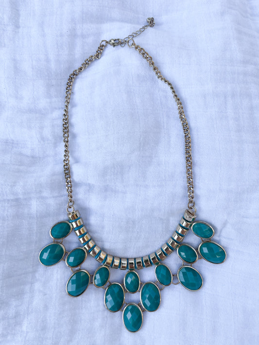 Teal Statement Bib Necklace – Gold-Tone Chain & Faceted Gemstones