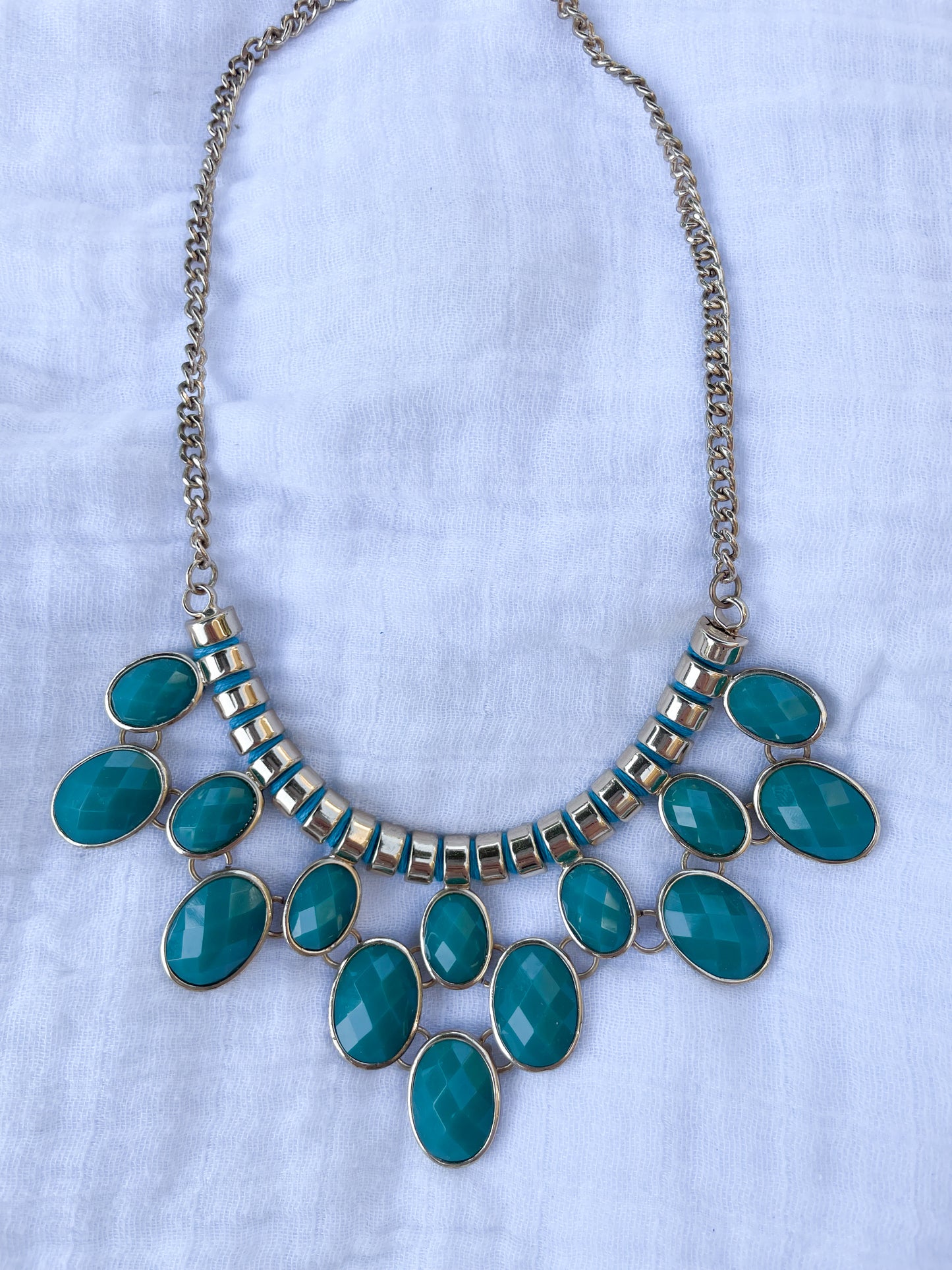 Teal Statement Bib Necklace – Gold-Tone Chain & Faceted Gemstones