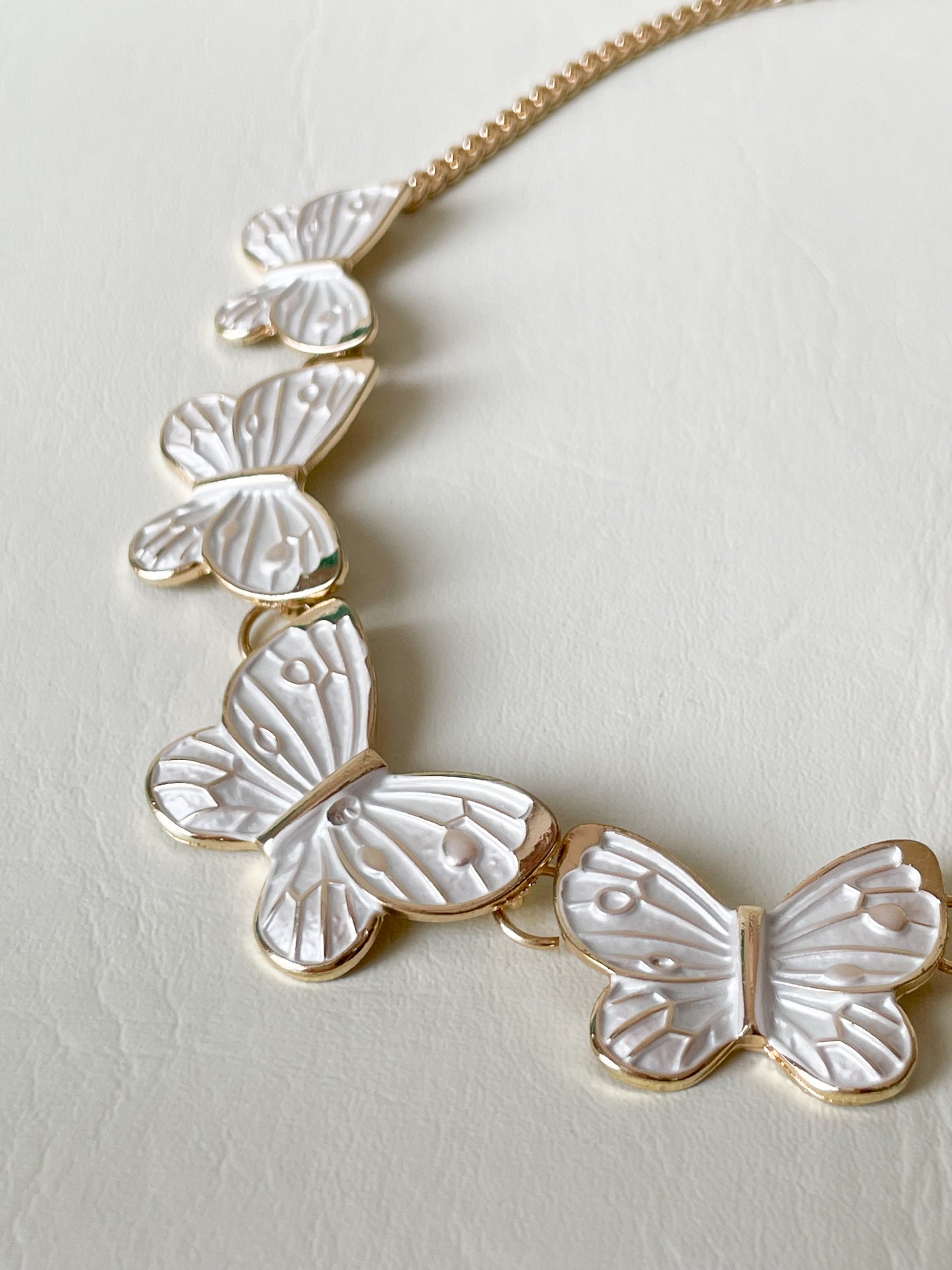 White Butterfly Statement Necklace – Gold-Tone Chain & Mother-of-Pearl Finish