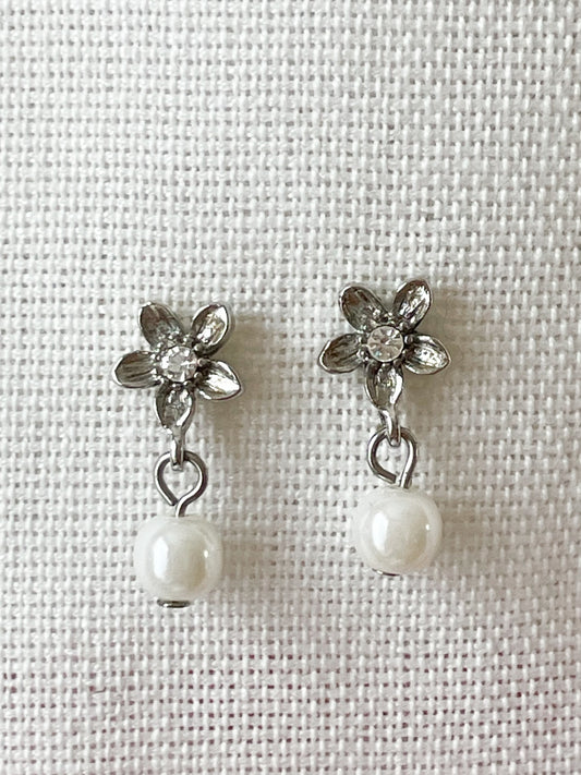 Floral Pearl Dangle Earrings – Delicate & Feminine