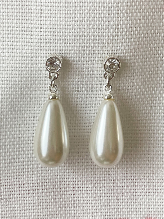 Teardrop Pearl Dangle Earrings – Classic Elegance