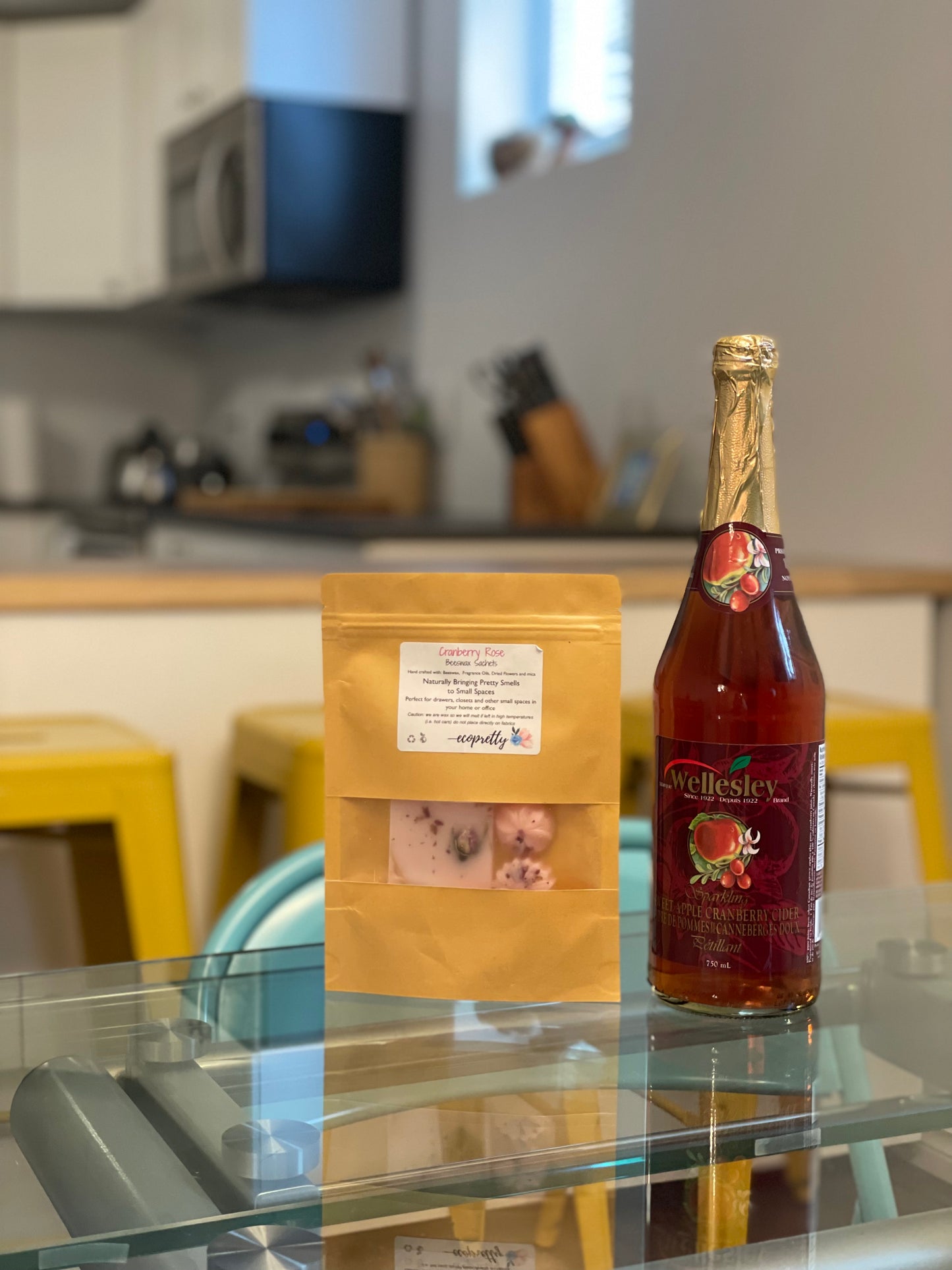 Wellesley Sparkling Sweet Apple Cranberry Cider 750ml - Preservative Free & No Added Sugar
