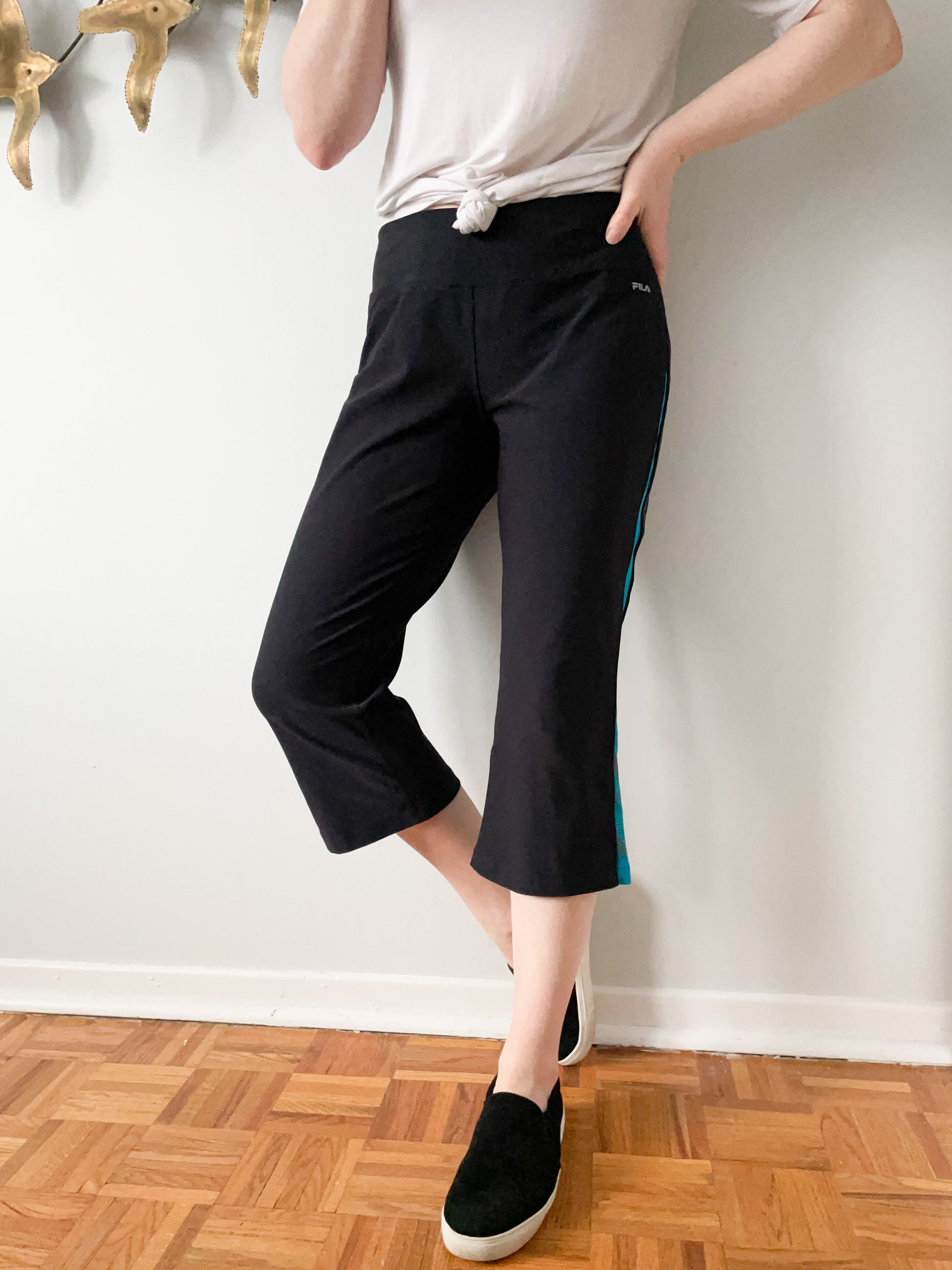 Fila Navy Blue Cropped Workout Pants - Large – Le Prix Fashion