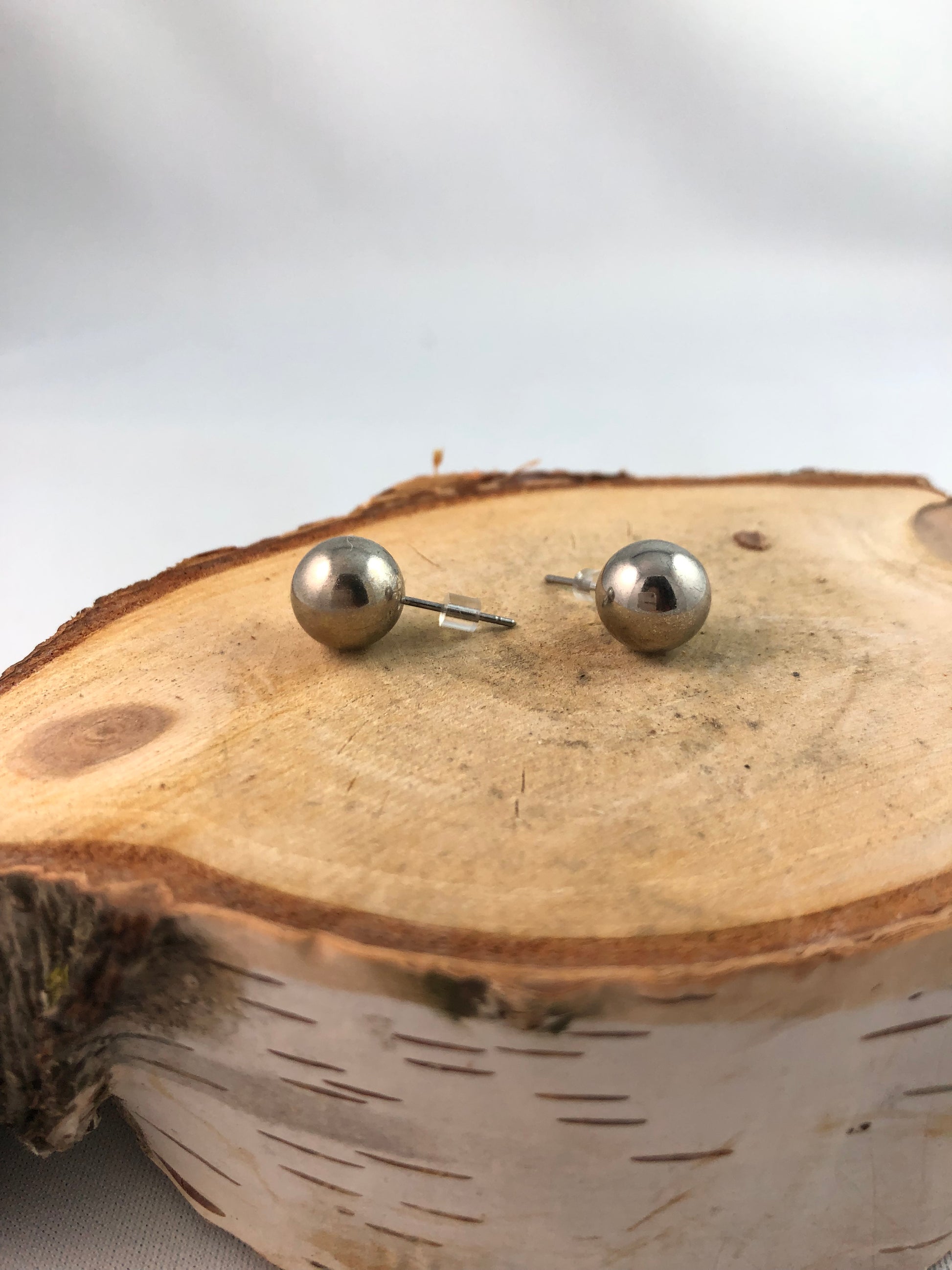 Keiza Pewter Silver Stud Earrings - Le Prix Fashion & Consulting
