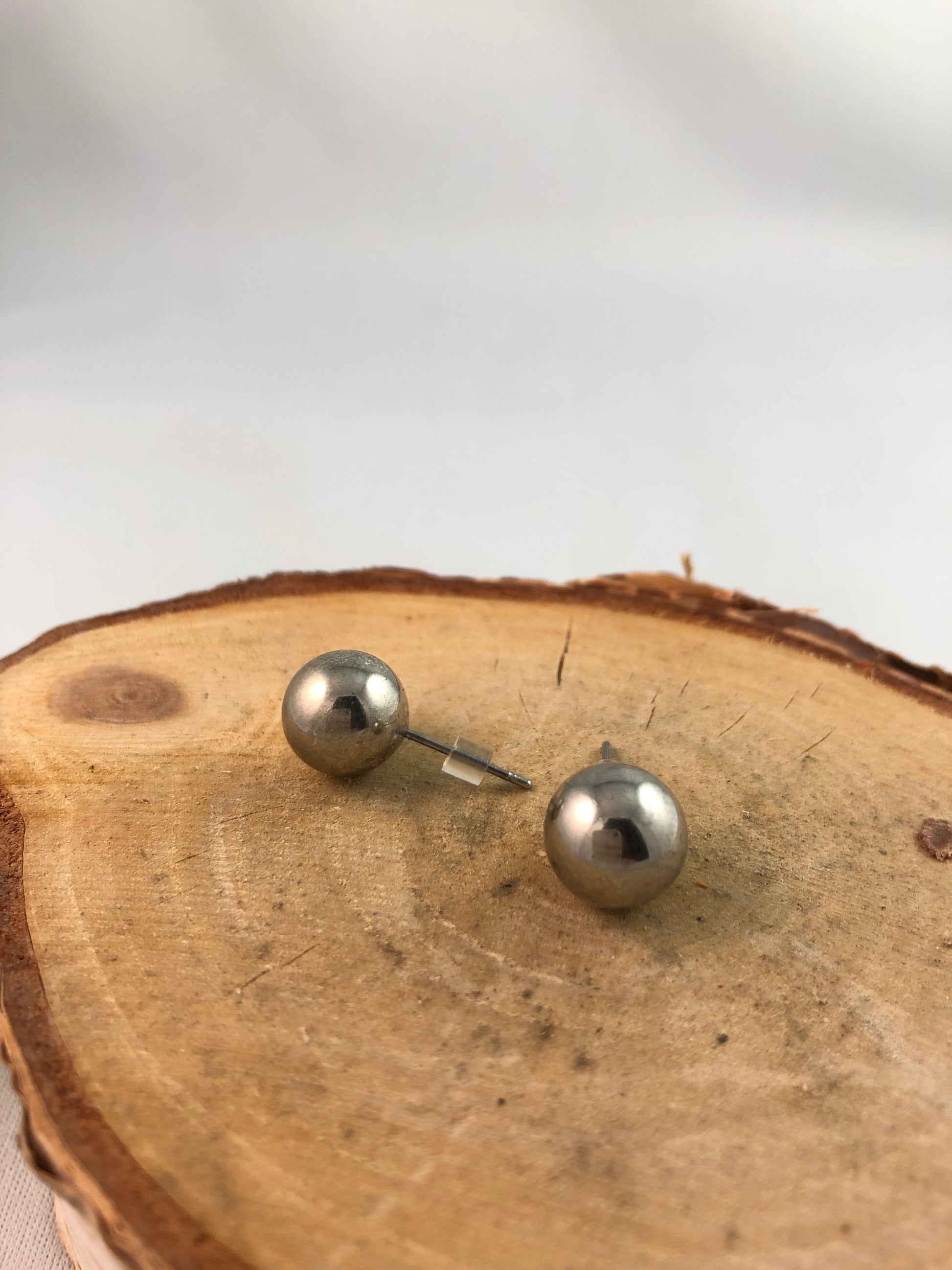 Keiza Pewter Silver Stud Earrings - Le Prix Fashion & Consulting