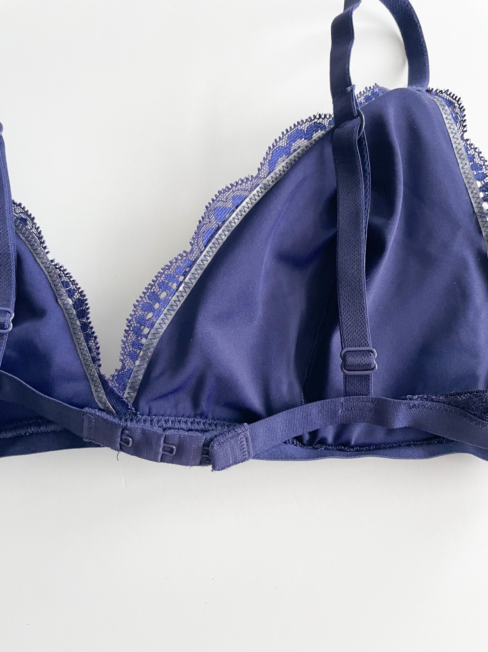 La Senza Blue Lace Lined Triangle Bralette - Medium – Le Prix Fashion &  Consulting