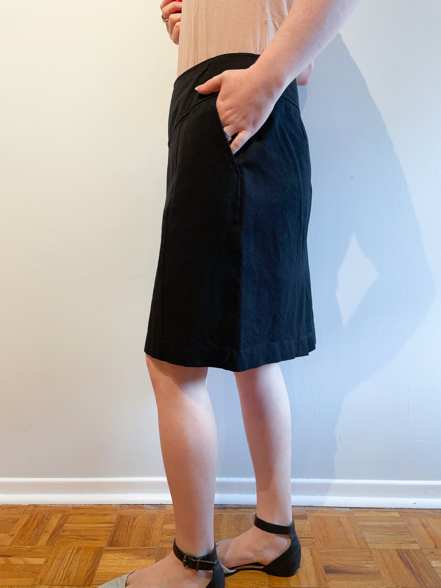 Banana Republic Black Stretch Skirt with Pockets - Size 10