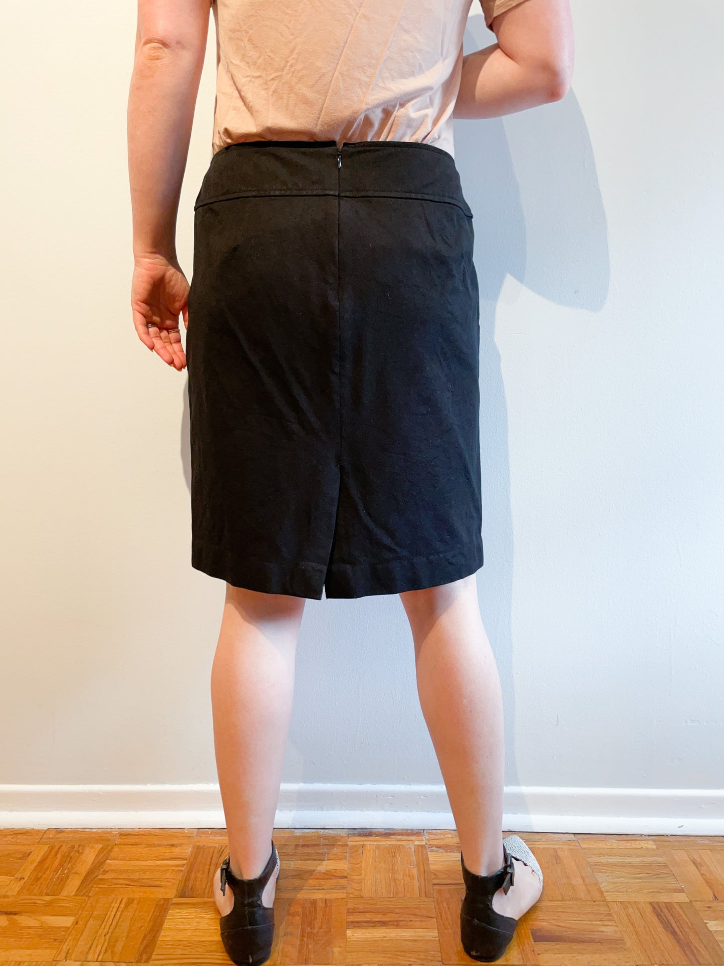 Banana Republic Black Stretch Skirt with Pockets - Size 10