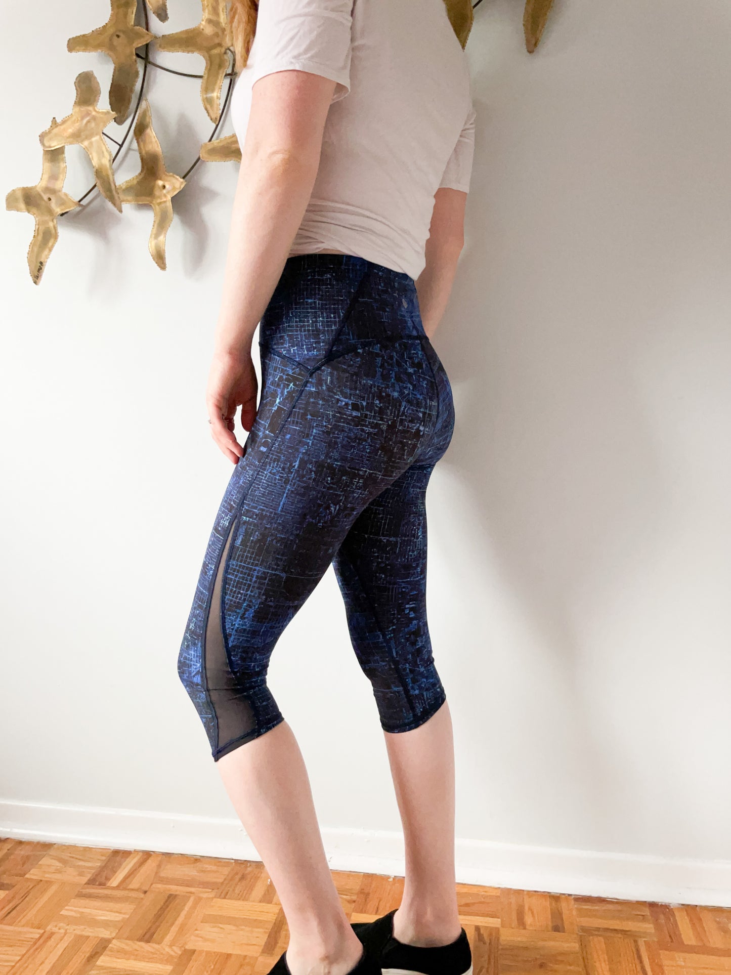 Lululemon Blue Cityscape Print High Rise Cropped Leggings - Size 4 (XS – Le  Prix Fashion & Consulting