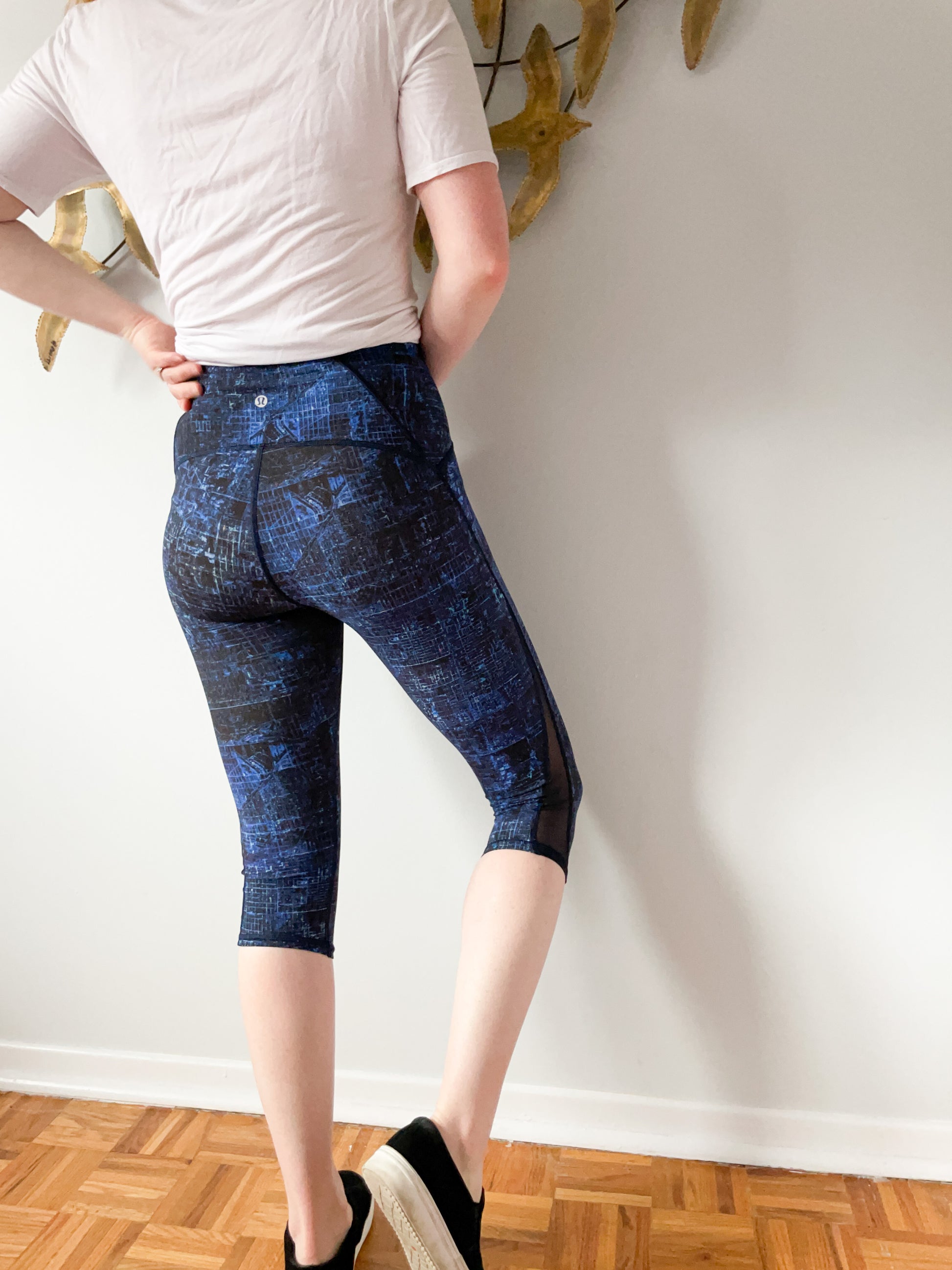 Lululemon In The Flow High Rise Blue Snakeskin Crop Leggings Size