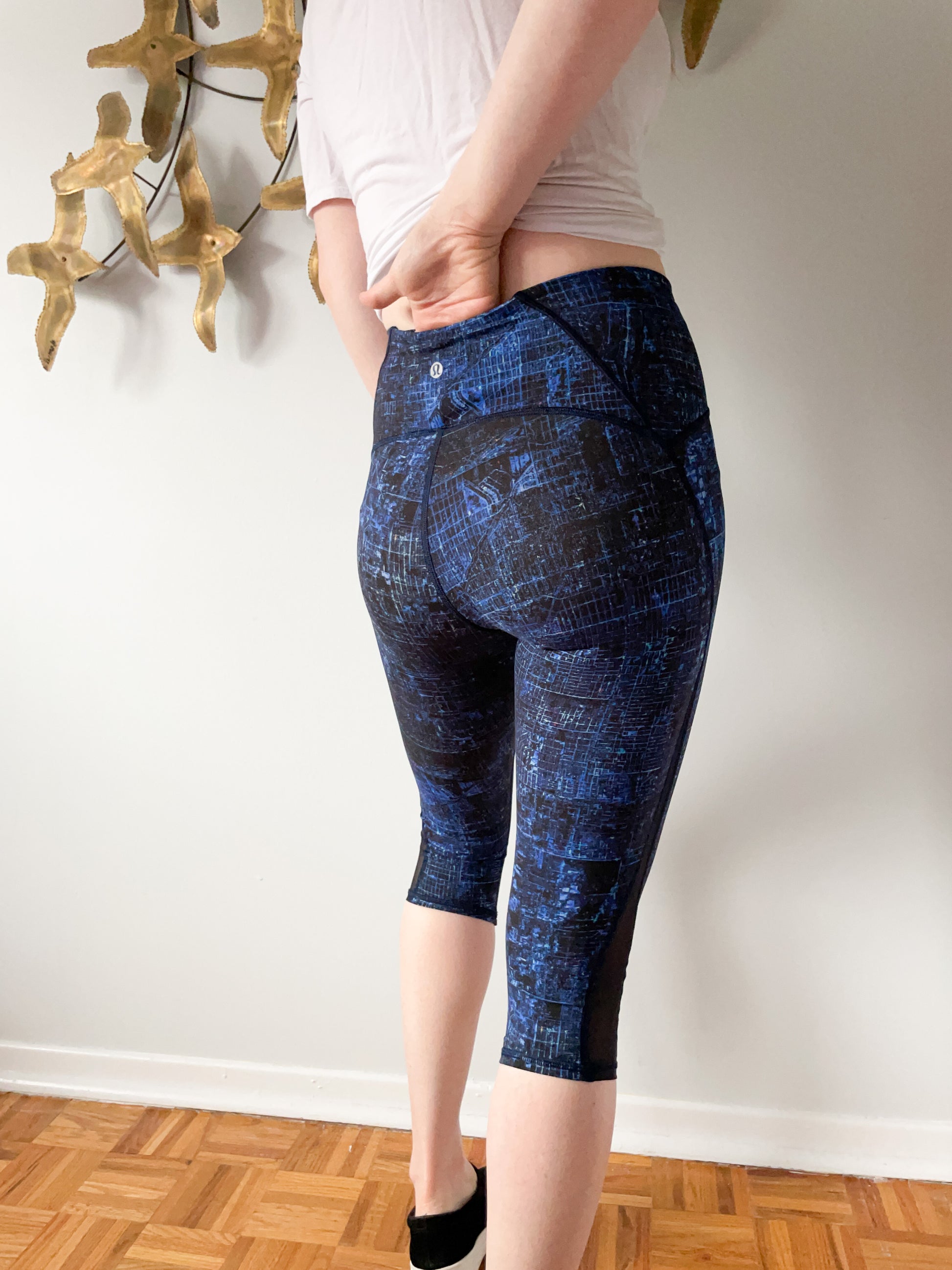 Lululemon Blue Cityscape Print High Rise Cropped Leggings - Size 4