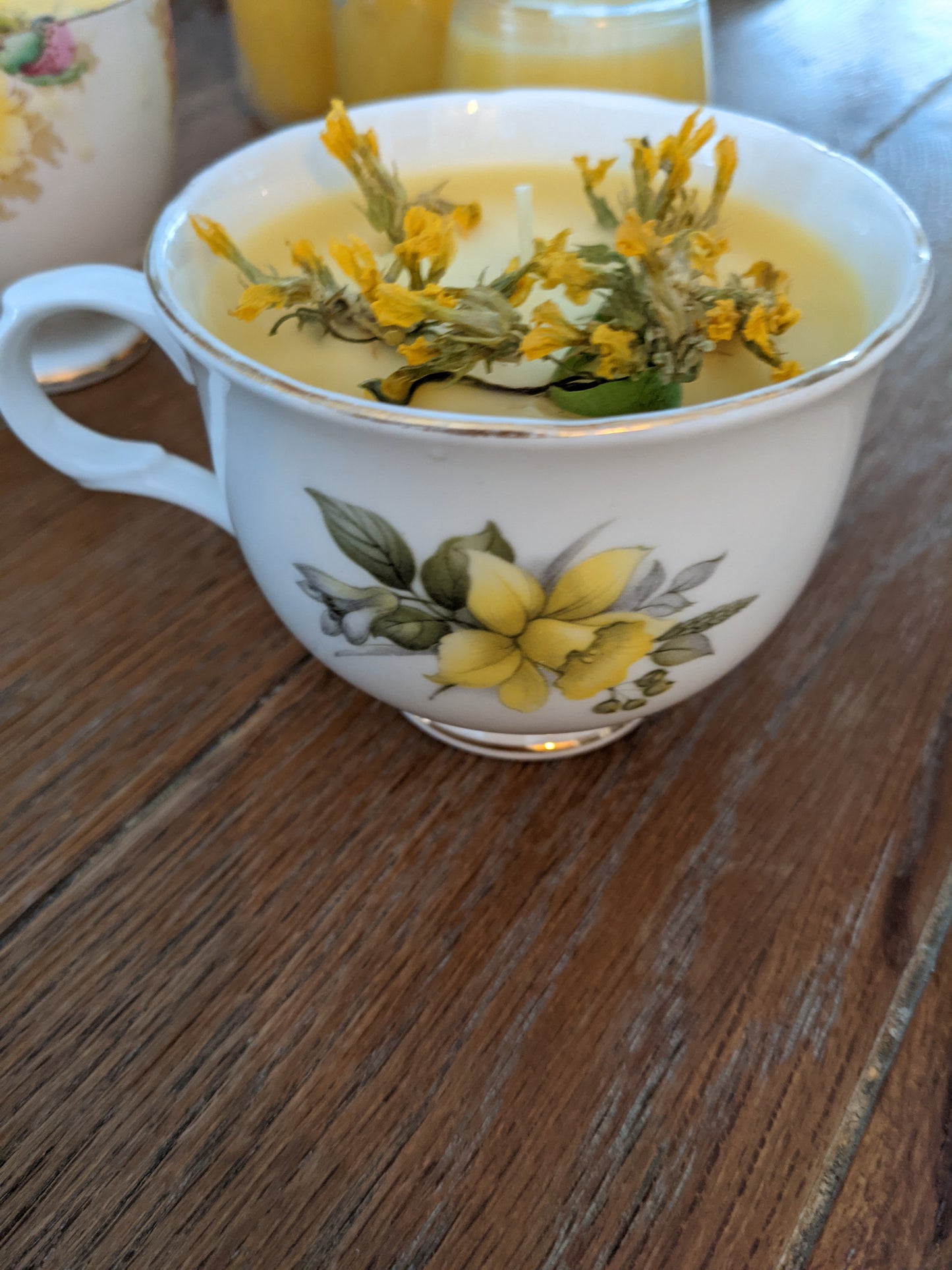 Sadler Wellington Fine Bone China Yellow Daffodil Upcycled 100% Beeswax Teacup Candle