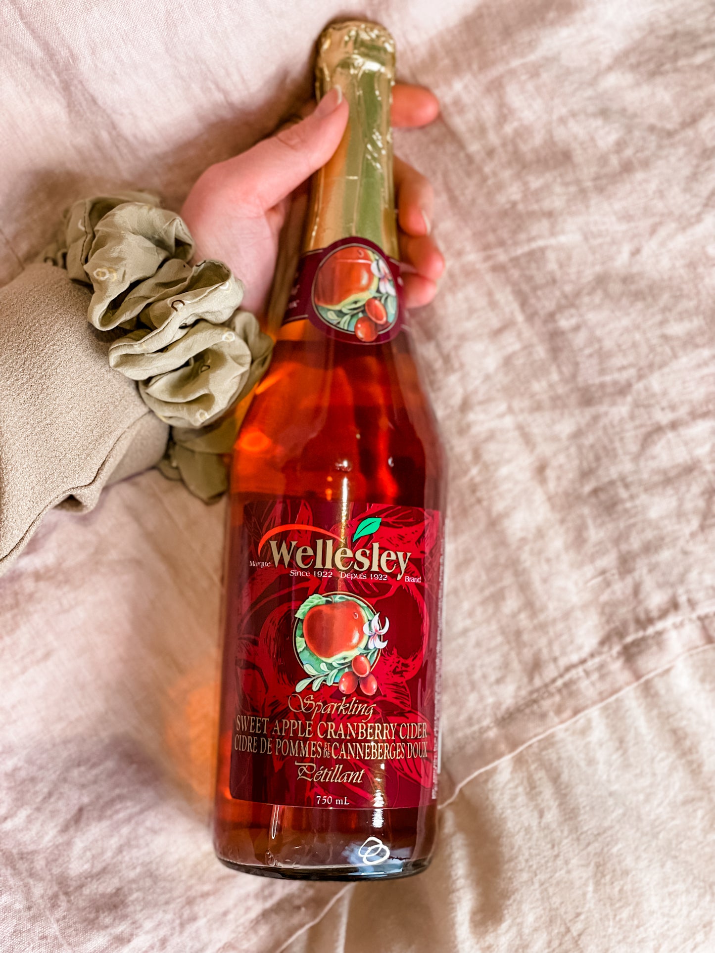 Wellesley Sparkling Sweet Apple Cranberry Cider 750ml - Preservative Free & No Added Sugar
