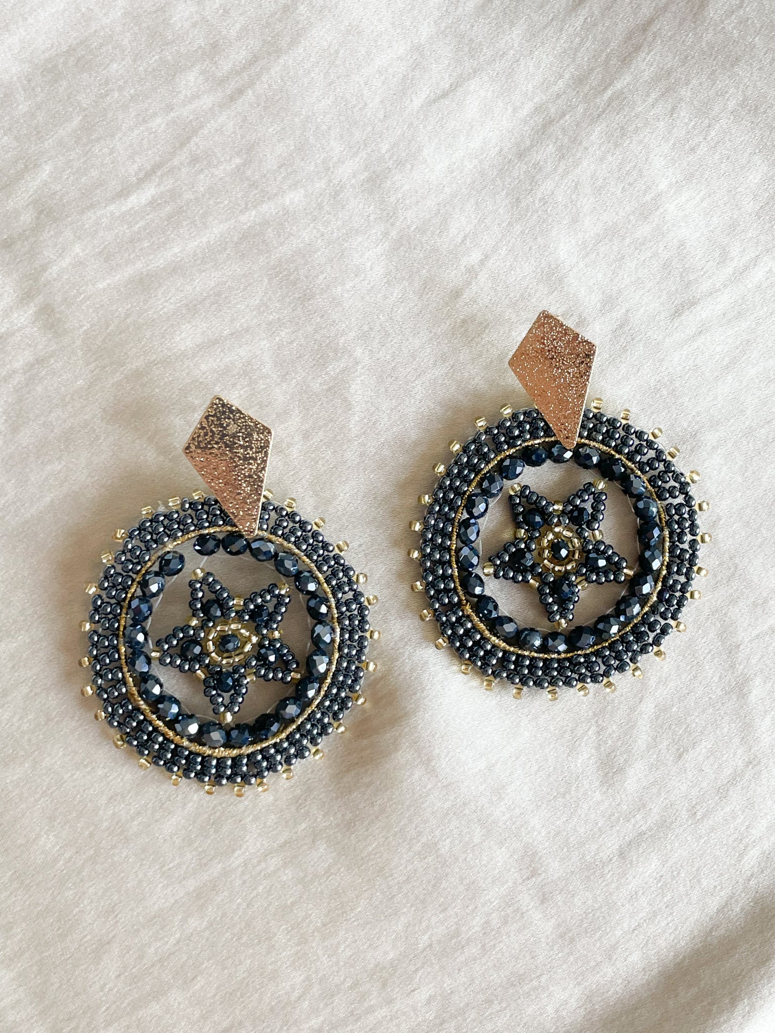 Midnight Blue Gold Handmade Colombian Beaded Circle Earrings – Le