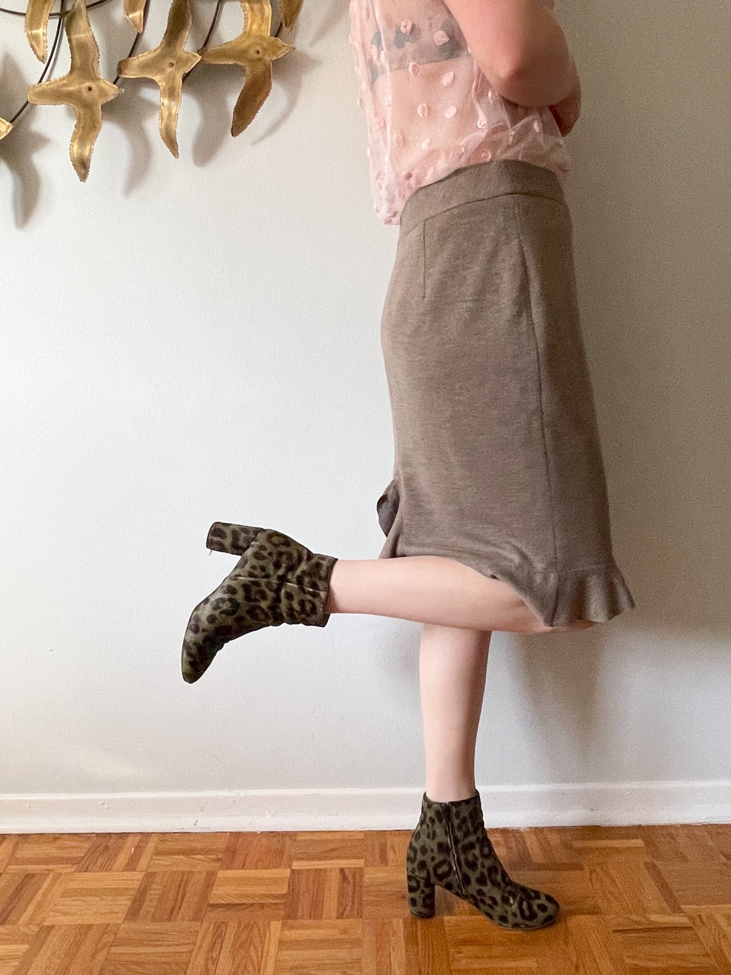 Ann Taylor Taupe Ruffle Hem Pencil Skirt - Size 6
