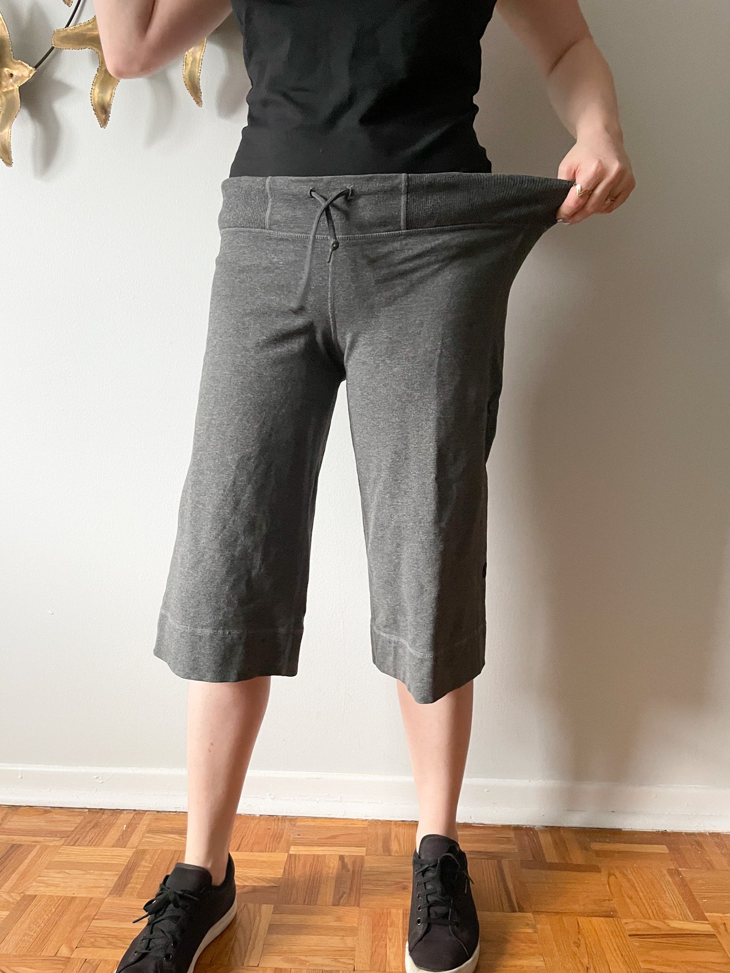 Lululemon Grey Mid-Rise Wide-Leg Crop Pants Shorts - M/L