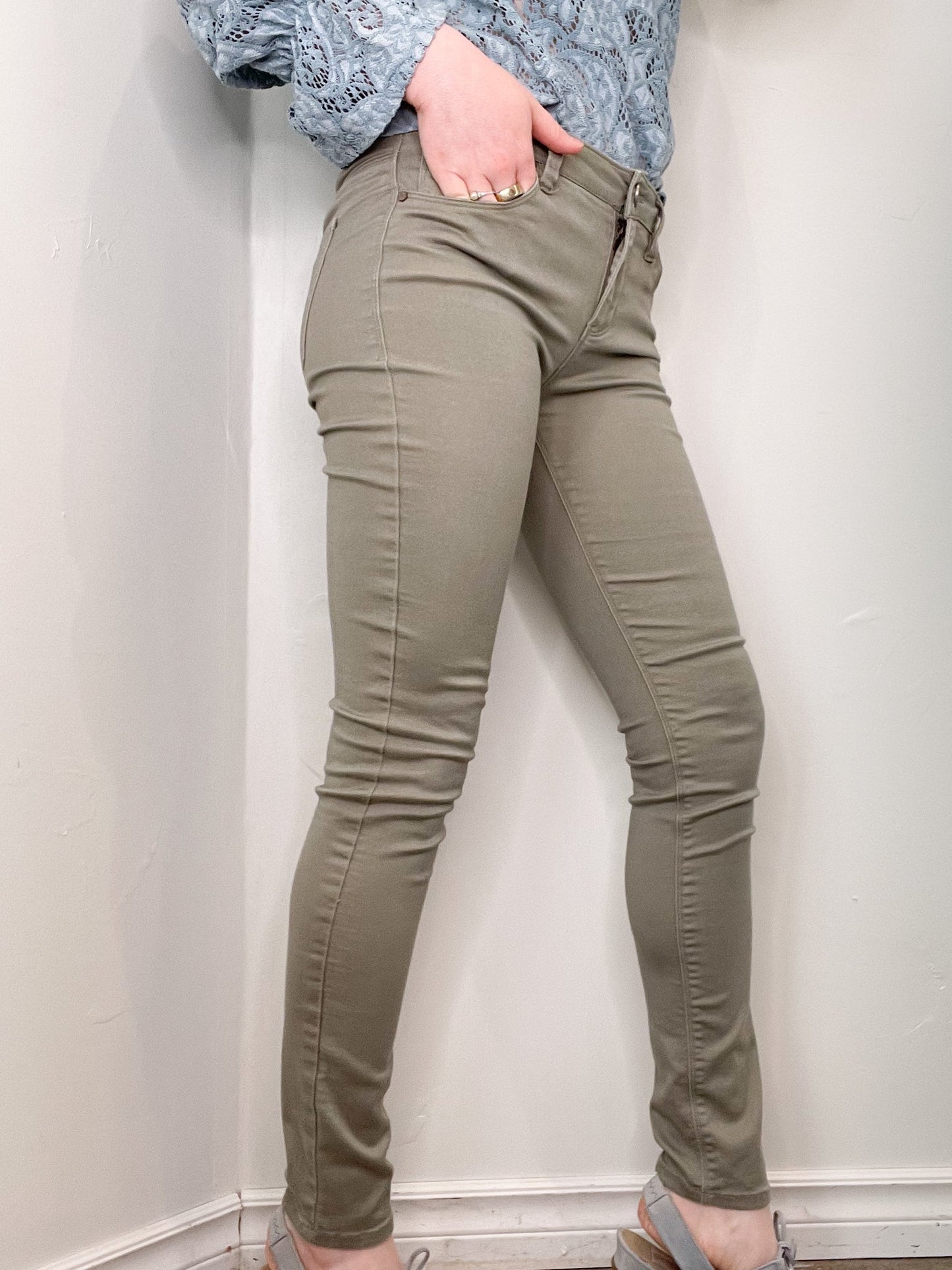 Design Lab Dusty Grey Green Mid Rise Stretch Skinny Pants - Size 26