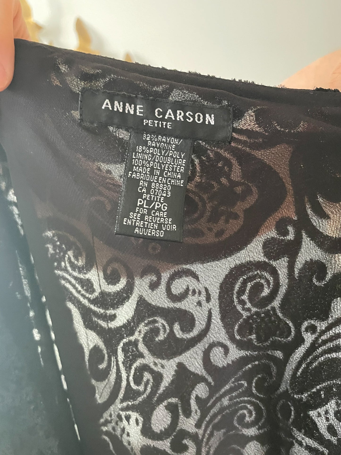 Anne Carson Black Velvet Brocade V-Neck 3/4 Sleeve Flutter Top - Large Petite