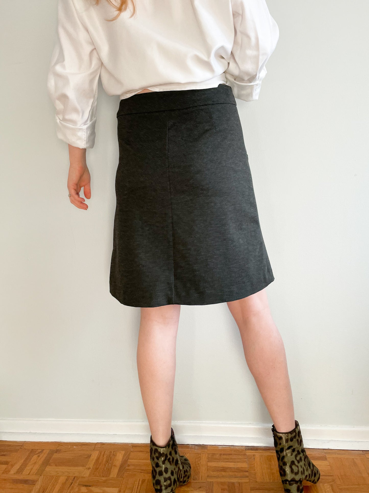 Reitman's Grey Button Pull On Pencil Skirt - Size 2 Petite