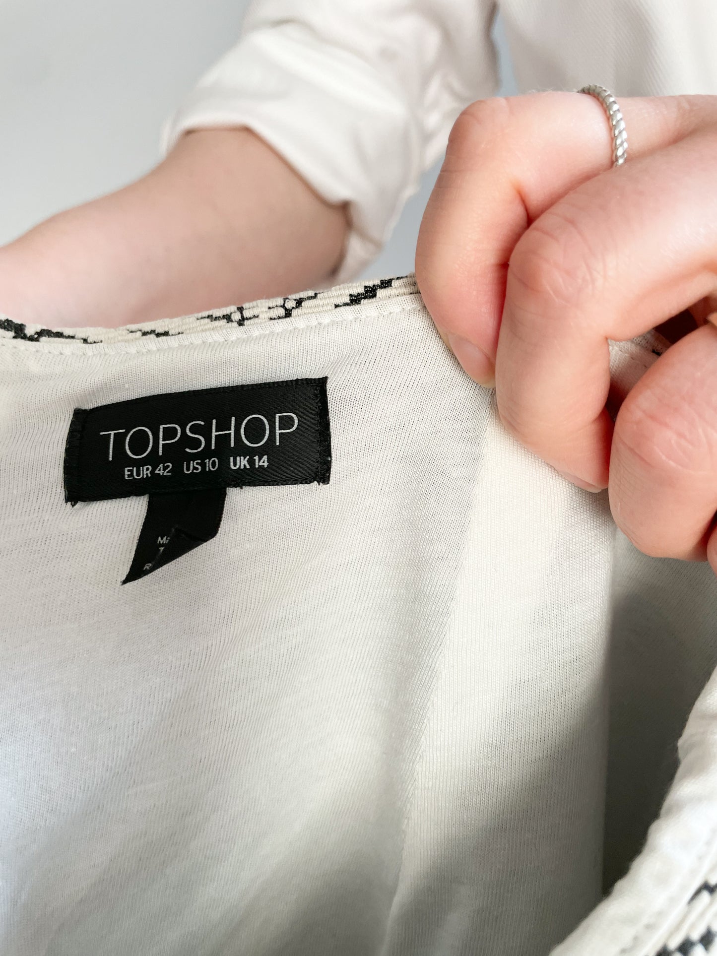 Topshop Black White Triangle Graphic Knit Mini Skirt - Size 10