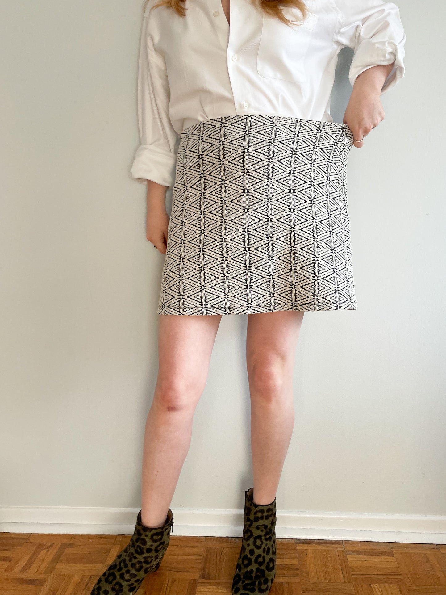 Topshop Black White Triangle Graphic Knit Mini Skirt - Size 10