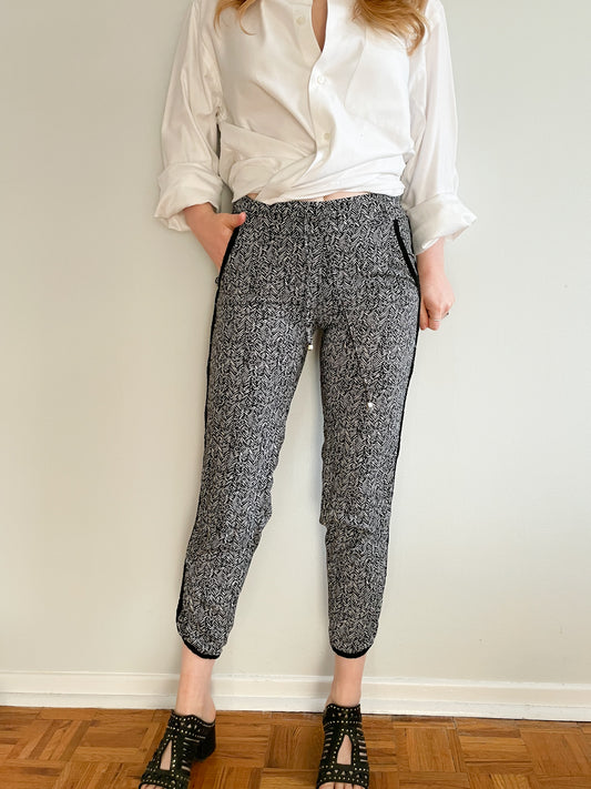 Studio Black White Herringbone Lounge Cropped Jogger Pants - XS