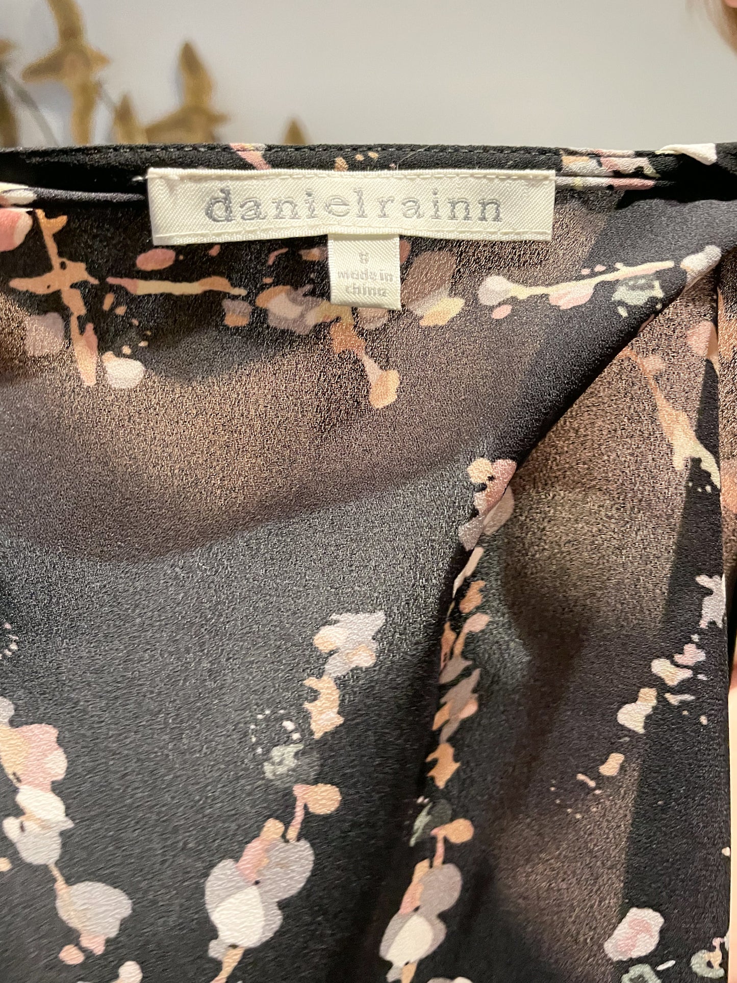 Daniel Rainn Black Blush Pussywillow Print V-Neck Top - Small
