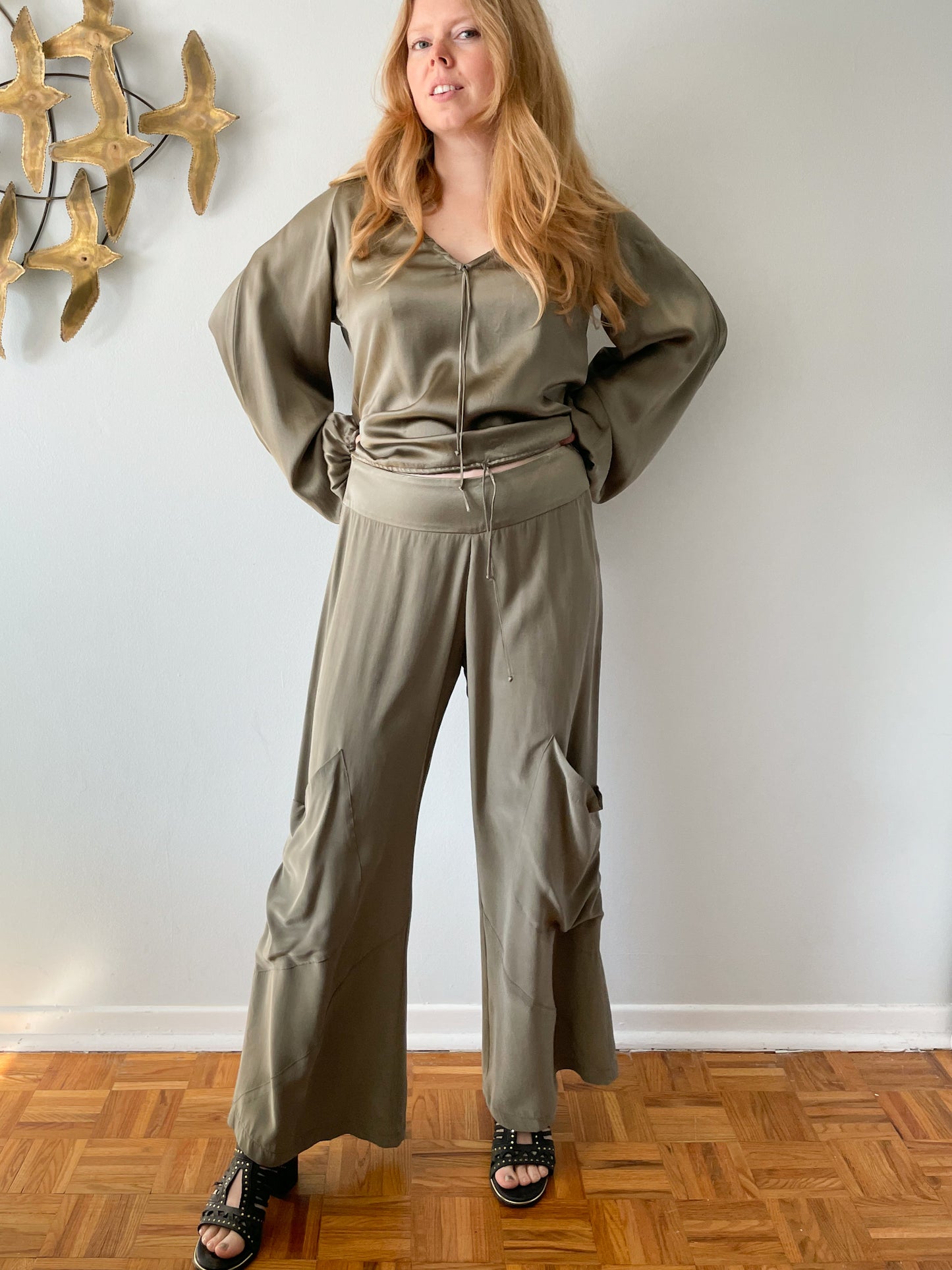 Logic Olive Green 100% Silk High Rise Wide Leg Cargo Pants - Size 12 – Le  Prix Fashion & Consulting