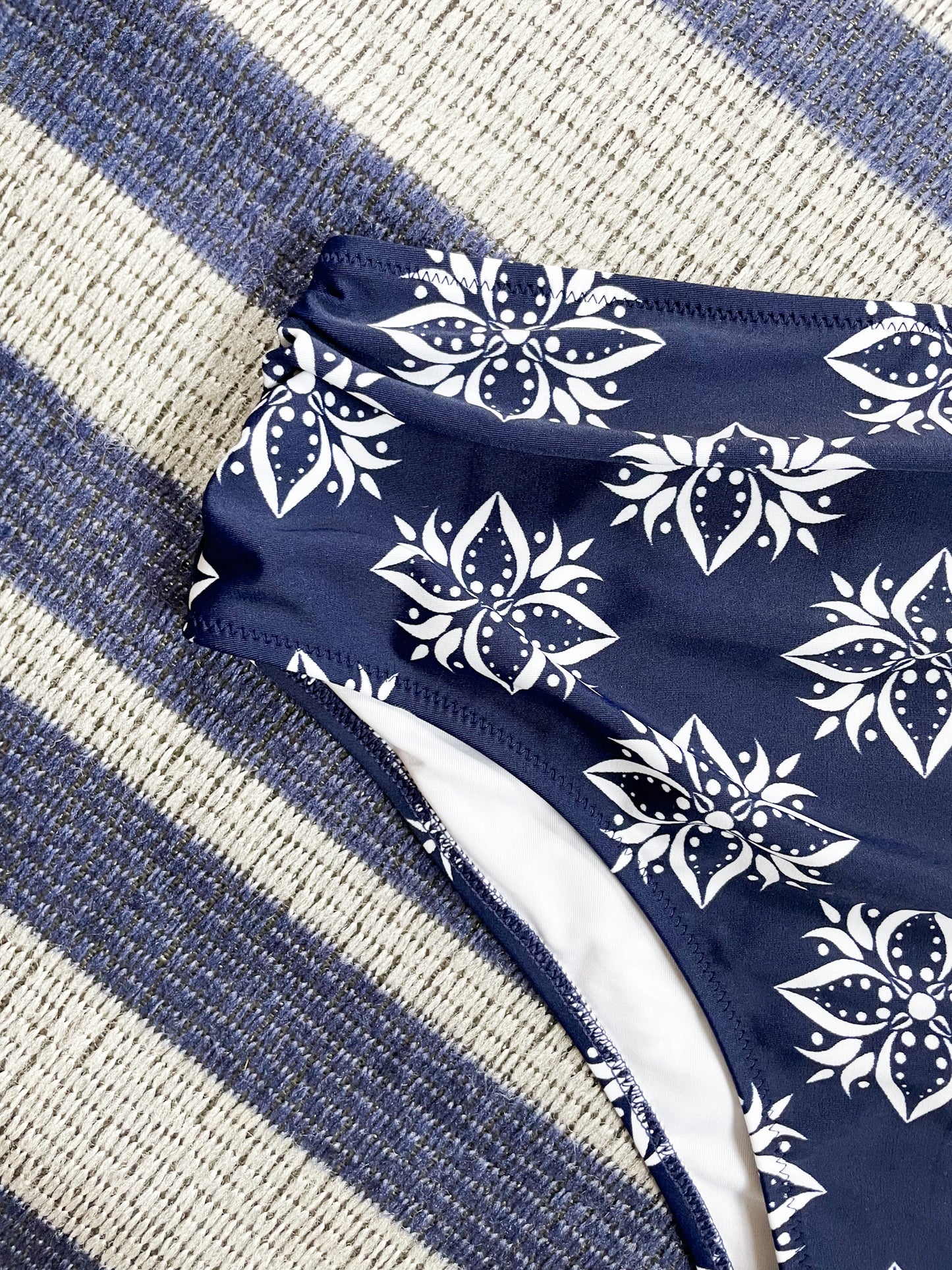Cupshe Navy Floral High-Waisted Bikini Bottoms NWT - Medium