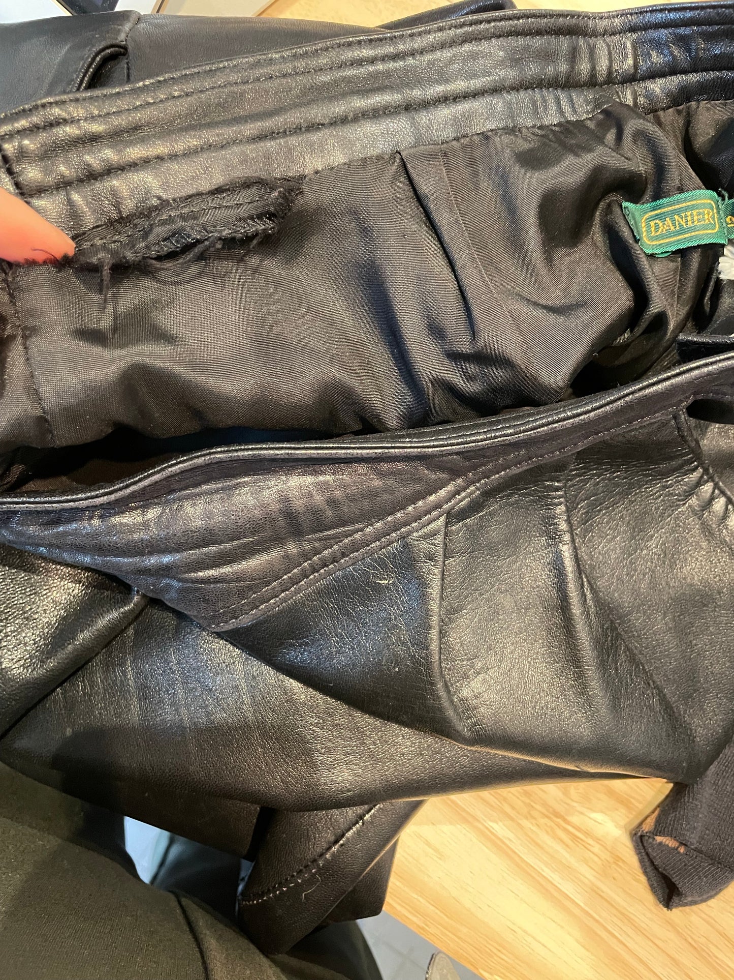 Danier Vintage Genuine Leather High Rise Wide Leg Leather Pants - S/M (30" Waist)