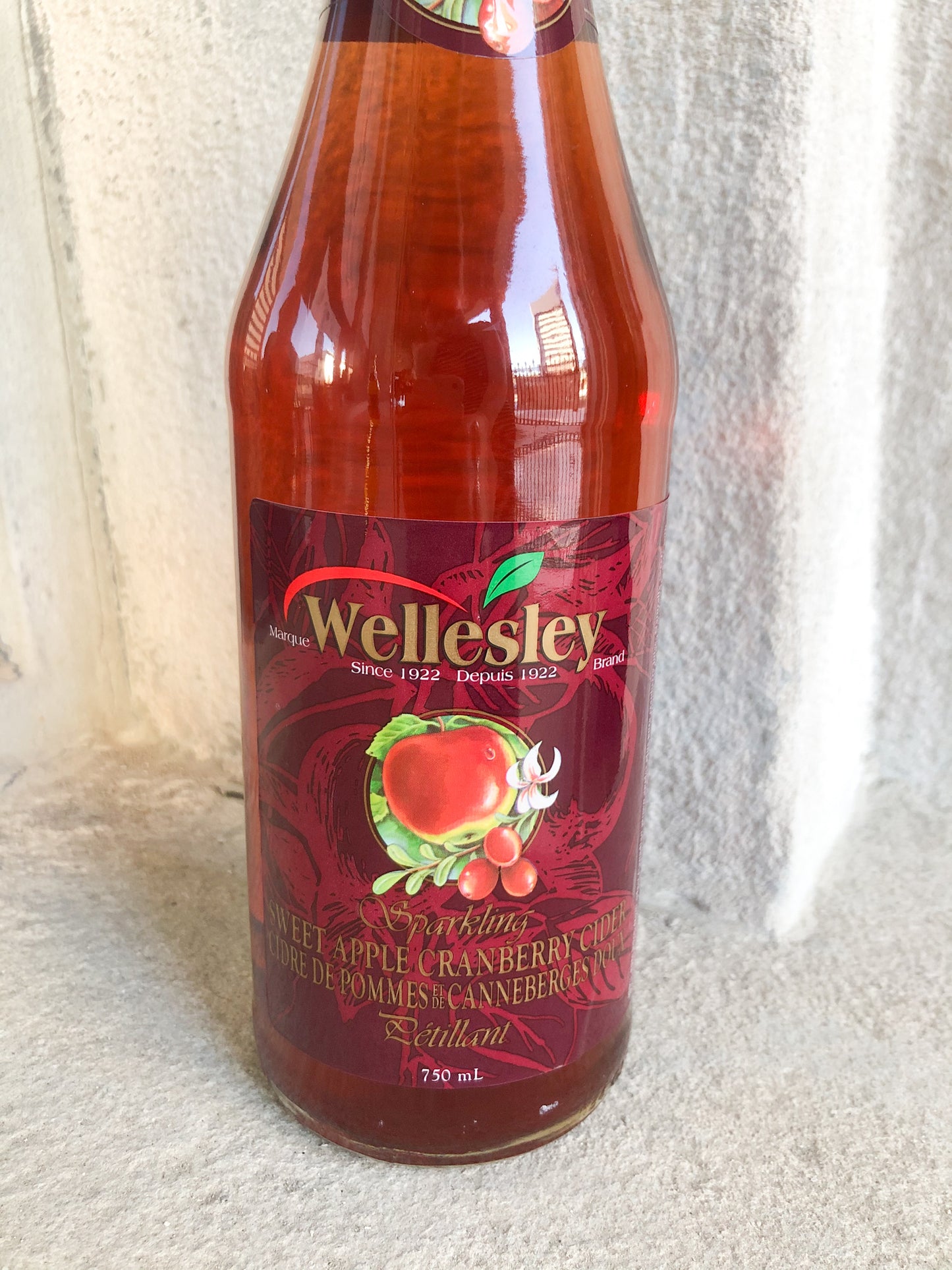 Wellesley Sparkling Sweet Apple Cranberry Cider 750ml - Preservative Free & No Added Sugar