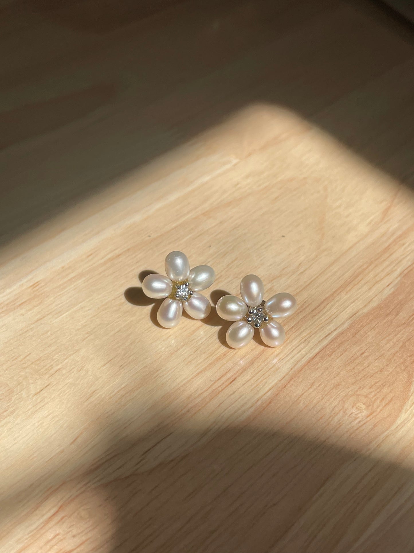 Daisy Faux Pearl Petal Earrings