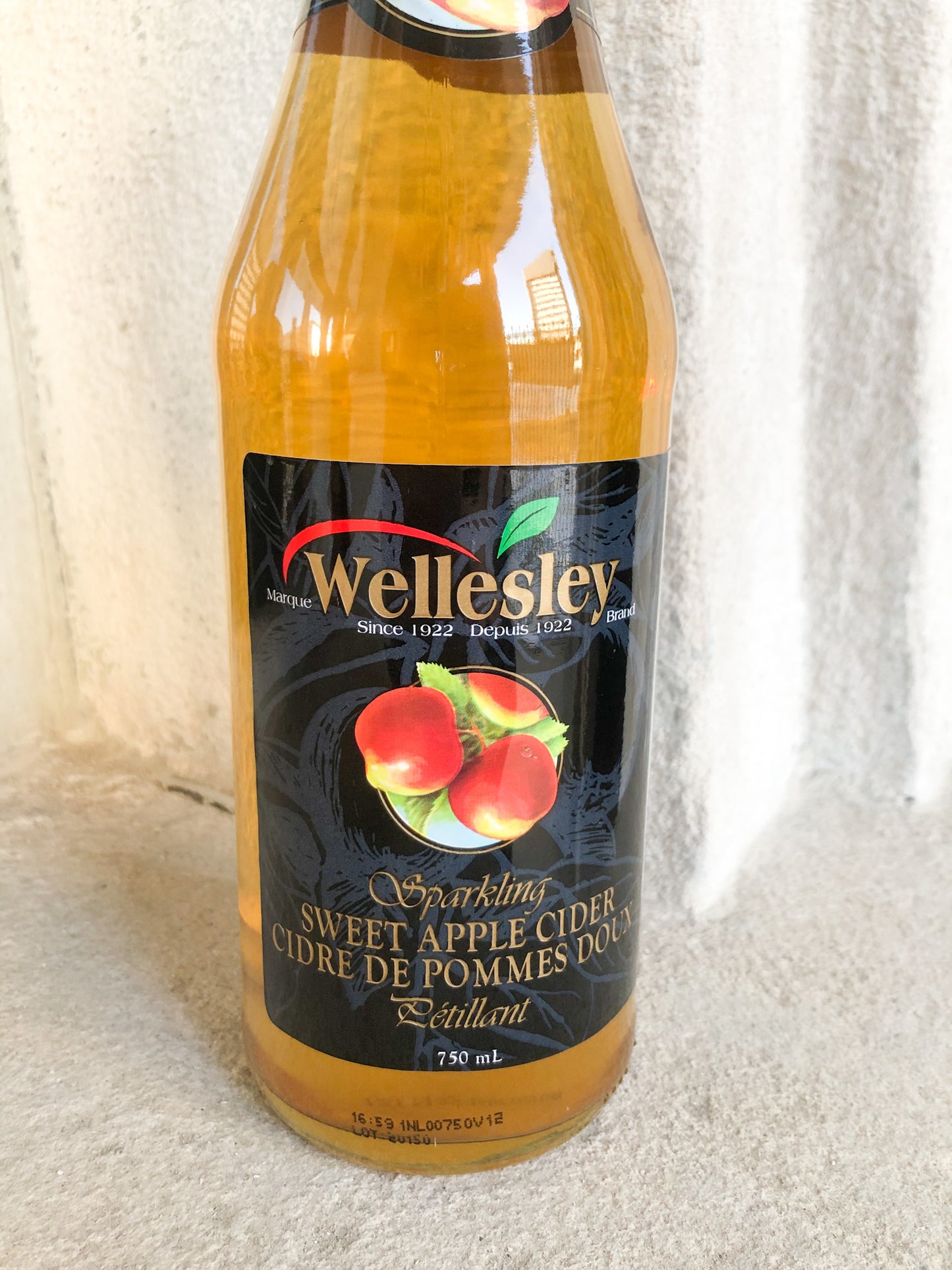 Wellesley Sparkling Sweet Apple Cider 750ml - Preservative Free & No Added Sugar
