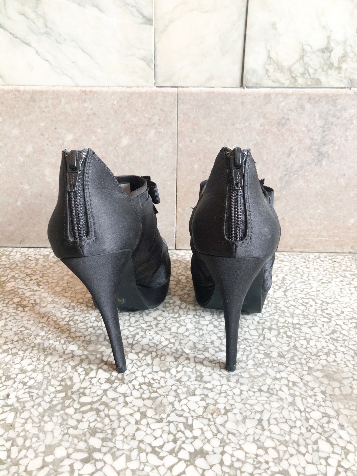 White by Vera Wang Black Sheer Bow Cage Heels - Size 6.5 – Le Prix ...