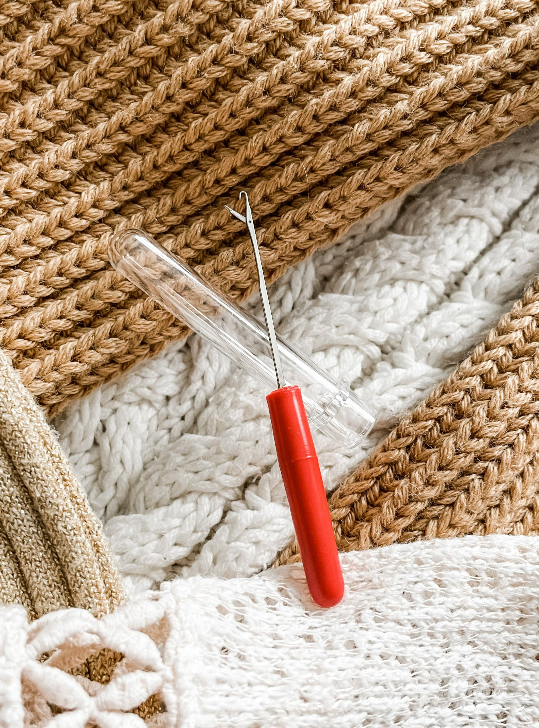 Knit Picker Pulled Fabric Saver Latch Hook Tool – Le Prix Fashion ...