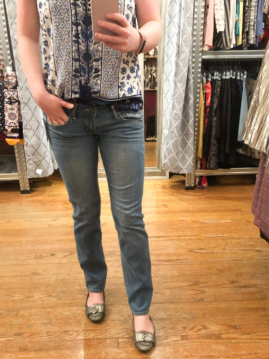 Hollister So Cal Stretch Light Wash Slim Cut Regular Rise Denim - Le Prix Fashion & Consulting